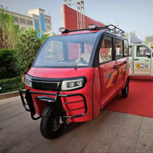 1500W Enclosed Passenger Electric Tricycle 5-7 Seater Closed Cabin E Rickshaw Dual Battery Hydraulic Disc Brake