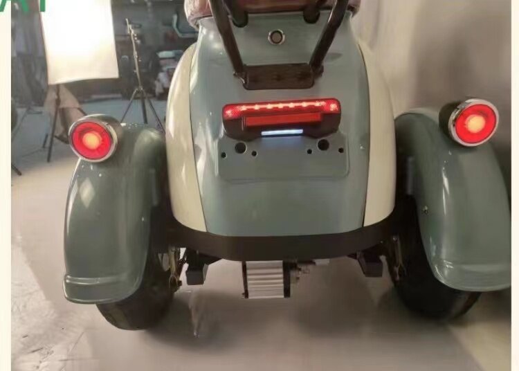 2024 Hot Sale New Adults 60V Electric Tricycle 3-Wheel City Type with Open Body and Baby Seat for Passenger Use