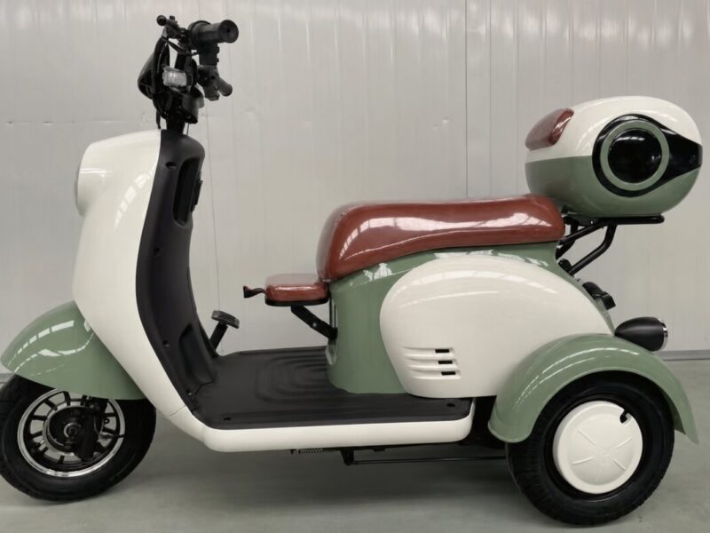 2024 Hot Sale New Adults 60V Electric Tricycle 3-Wheel City Type with Open Body and Baby Seat for Passenger Use