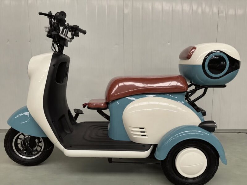 2024 Hot Sale New Adults 60V Electric Tricycle 3-Wheel City Type with Open Body and Baby Seat for Passenger Use
