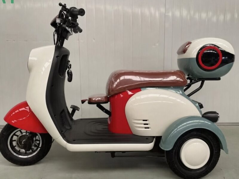 2024 Hot Sale New Adults 60V Electric Tricycle 3-Wheel City Type with Open Body and Baby Seat for Passenger Use