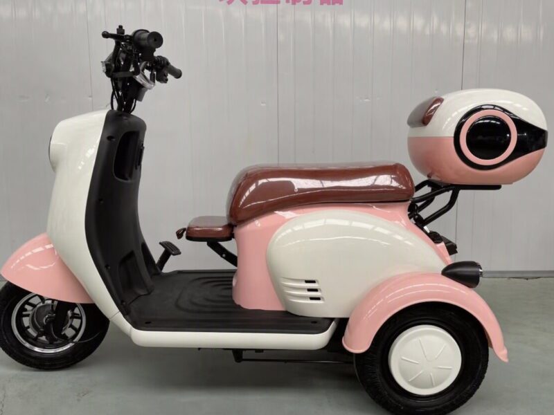 2024 Hot Sale New Adults 60V Electric Tricycle 3-Wheel City Type with Open Body and Baby Seat for Passenger Use