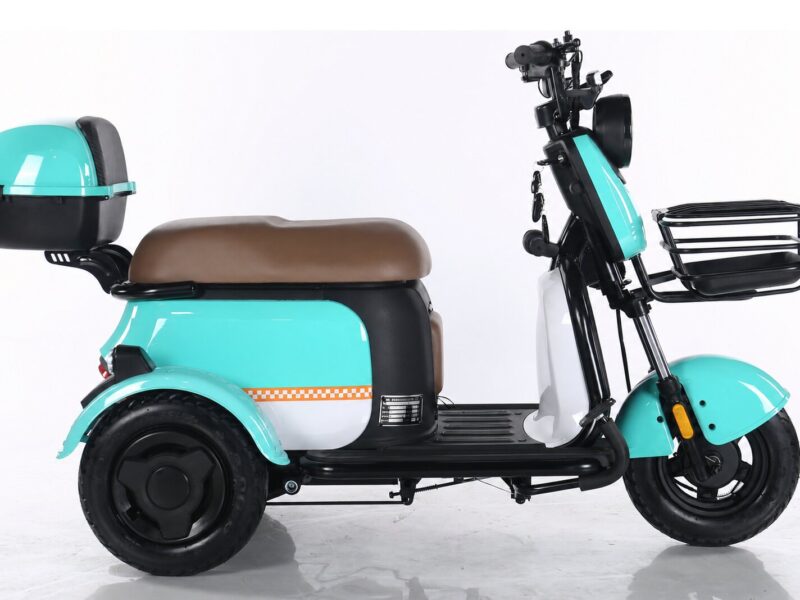 2024 Hot Sale New Adults 60V Electric Tricycle 3-Wheel City Type with Open Body and Baby Seat for Passenger Use