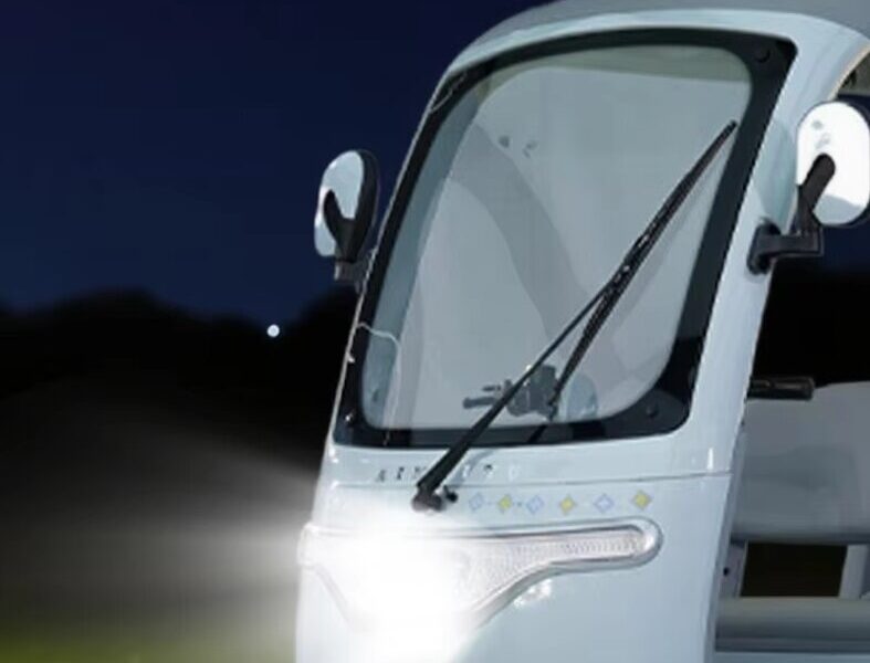 3000W 72V Electric Cargo Tricycle Air Conditioned Cabin Three Wheel Vehicle 400kg Payload