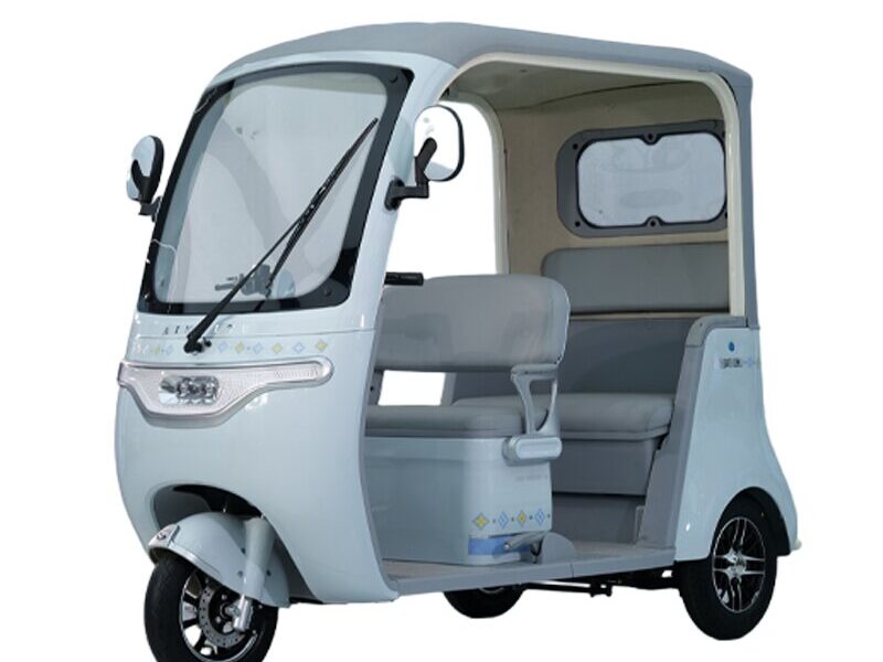 3000W 72V Electric Cargo Tricycle Air Conditioned Cabin Three Wheel Vehicle 400kg Payload