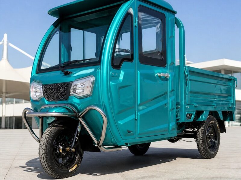 60V Electric Cargo Tricycle 501-800W Closed Cab Three Wheel Transport Vehicle 90km Range 54km/h