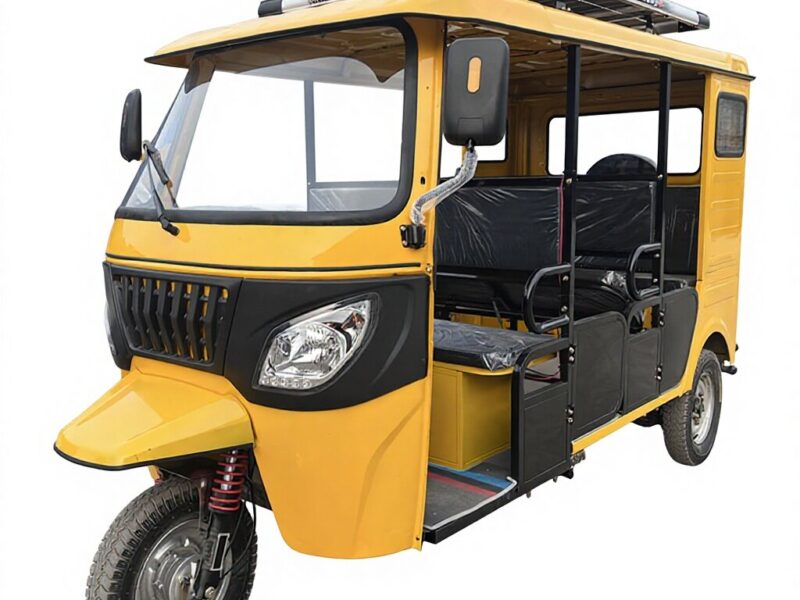60V Electric Passenger Tricycle 801-1000W Open Body Tuk Tuk 50-70km Range 4.5-12 Tires