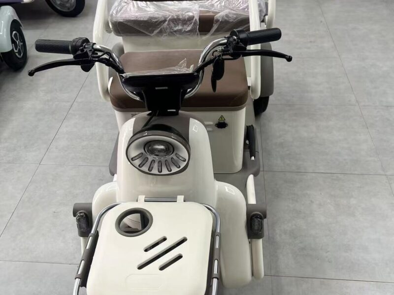 60V Electric Tricycle for Adults Seniors 3 Passengers Open Steel Frame 200kg Payload 50-70km Driving 50km/h Speed 3-5h Charging