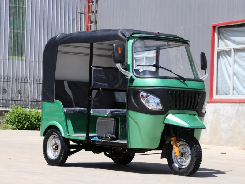 Comfortable Seats Closed Body 6 Passengers High Payload Fuel Powered Gasoline Tuk Tuk Petrol Three Wheeled Motorcycle