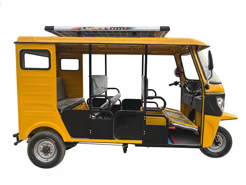 60V Electric Passenger Tricycle 801-1000W Open Body Tuk Tuk 50-70km Range 4.5-12 Tires