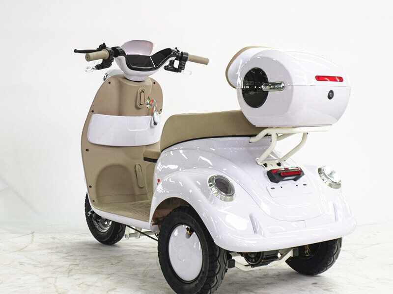 Factory Direct Sales of a New Type of Leisure Electric Tricycle. the Battery Is Priced for High-power Electric Tricycles