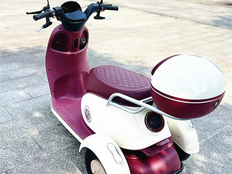 Factory Direct Sales of a New Type of Leisure Electric Tricycle. the Battery Is Priced for High-power Electric Tricycles