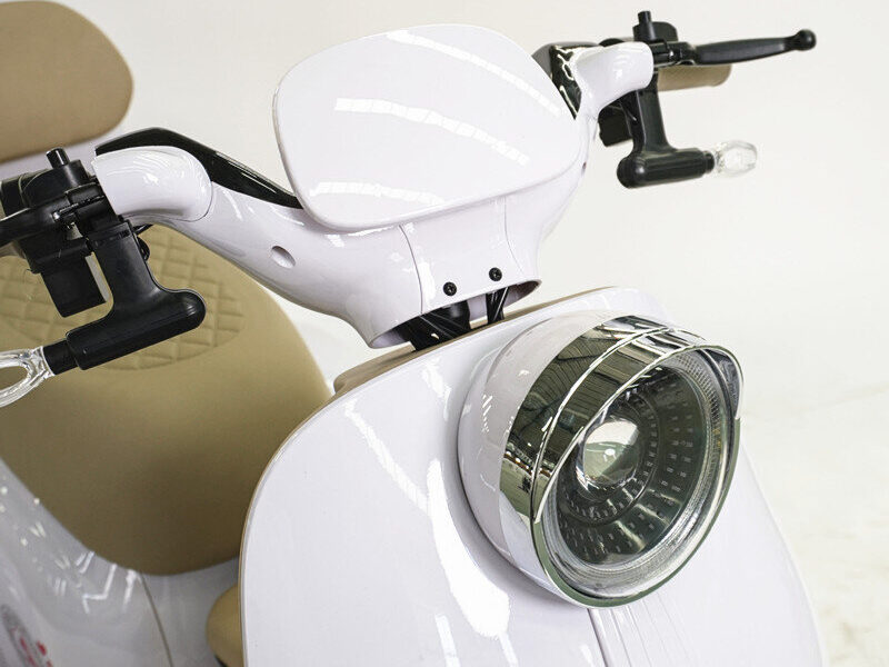 Factory Direct Sales of a New Type of Leisure Electric Tricycle. the Battery Is Priced for High-power Electric Tricycles