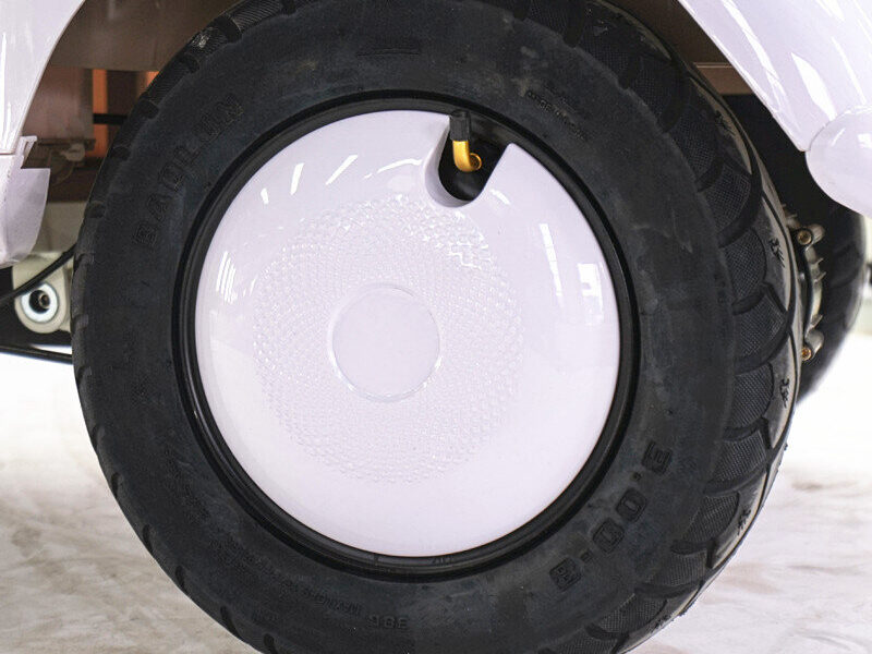 Factory Direct Sales of a New Type of Leisure Electric Tricycle. the Battery Is Priced for High-power Electric Tricycles