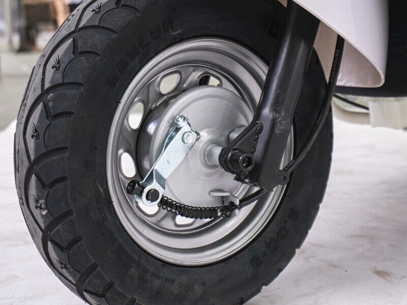 Factory Direct Sales of a New Type of Leisure Electric Tricycle. the Battery Is Priced for High-power Electric Tricycles