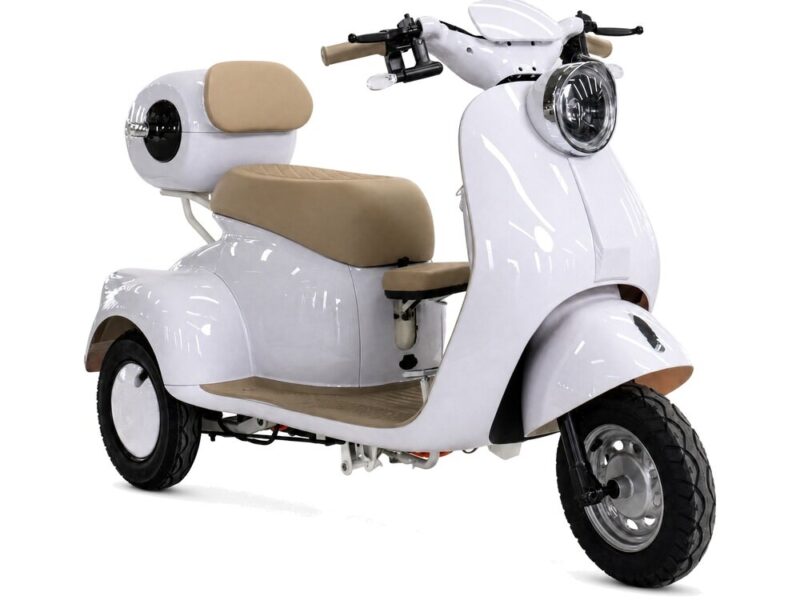 Factory Direct Sales of a New Type of Leisure Electric Tricycle. the Battery Is Priced for High-power Electric Tricycles