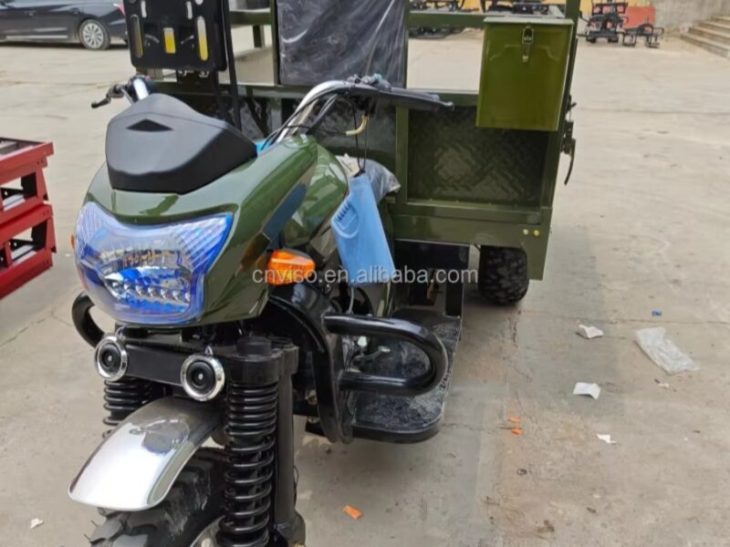 High Quality Gasoline Cargo Tricycle Van for Sale 2025 China Heavy Duty Closed Cabin Three Wheel Motorcycle