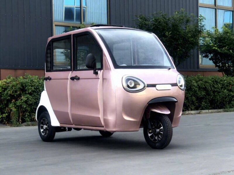 Mini Electric Closed Tricycle with Four Doors Three Wheels >1000W Power 30-50Km/h Speed for Adult Passenger