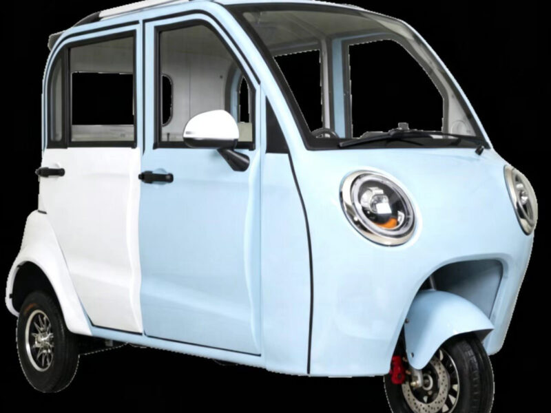 Mini Electric Closed Tricycle with Four Doors Three Wheels >1000W Power 30-50Km/h Speed for Adult Passenger
