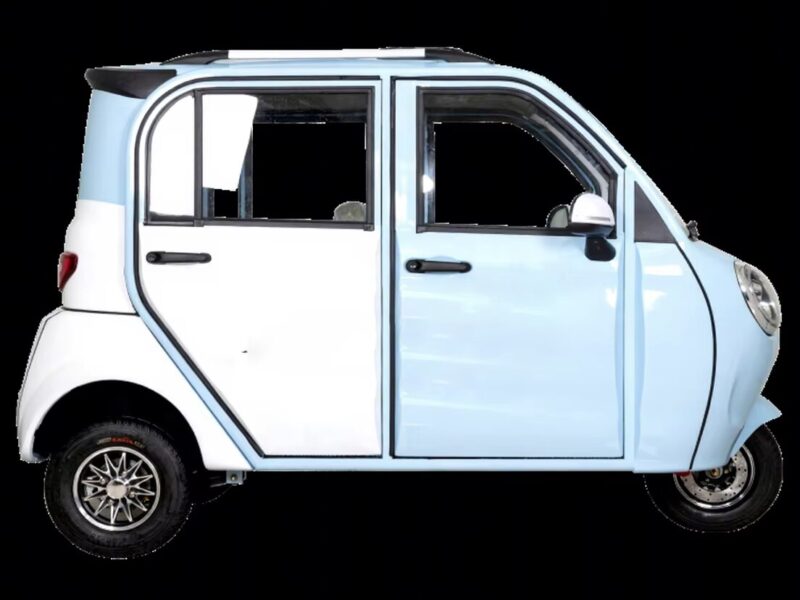 Mini Electric Closed Tricycle with Four Doors Three Wheels >1000W Power 30-50Km/h Speed for Adult Passenger