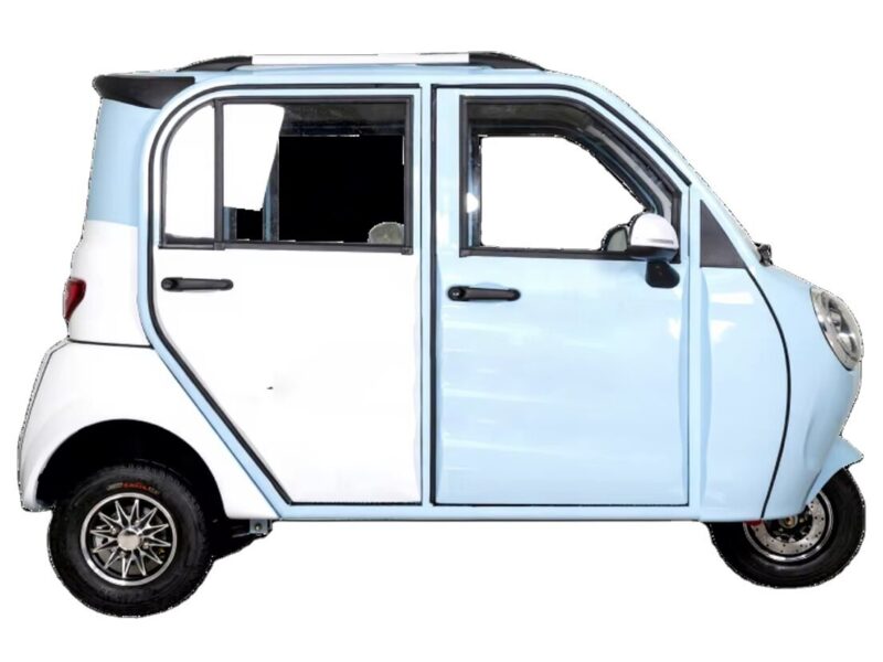 Mini Electric Closed Tricycle with Four Doors Three Wheels >1000W Power 30-50Km/h Speed for Adult Passenger
