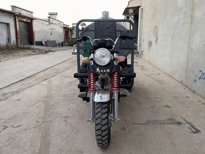 New 200cc Engine 1500L Capacity Gasoline Motorized Open-Air Agricultural Water Tank Tricycle 1000W Independent Water Pump Cargo