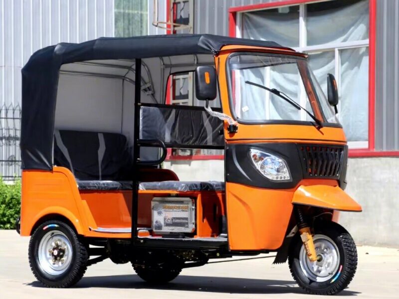 Comfortable Seats Closed Body 6 Passengers High Payload Fuel Powered Gasoline Tuk Tuk Petrol Three Wheeled Motorcycle