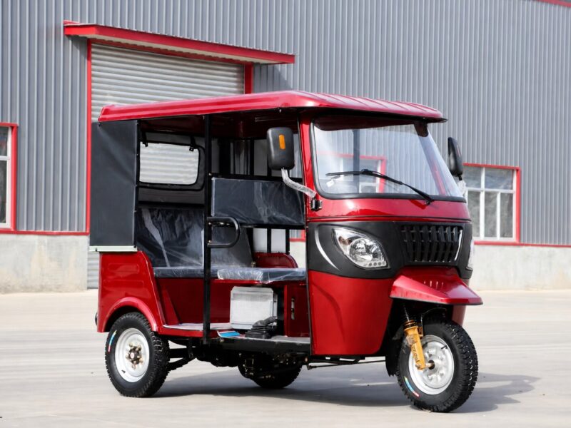 Comfortable Seats Closed Body 6 Passengers High Payload Fuel Powered Gasoline Tuk Tuk Petrol Three Wheeled Motorcycle