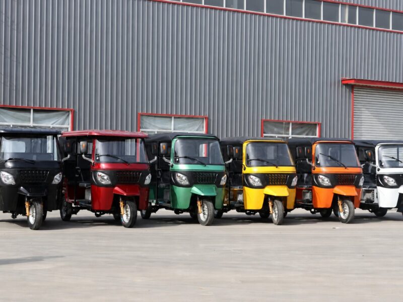 Comfortable Seats Closed Body 6 Passengers High Payload Fuel Powered Gasoline Tuk Tuk Petrol Three Wheeled Motorcycle