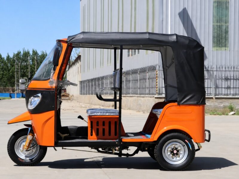 Comfortable Seats Closed Body 6 Passengers High Payload Fuel Powered Gasoline Tuk Tuk Petrol Three Wheeled Motorcycle