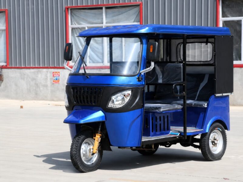 Comfortable Seats Closed Body 6 Passengers High Payload Fuel Powered Gasoline Tuk Tuk Petrol Three Wheeled Motorcycle