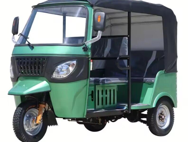Passenger-Carrying Taxi Gasoline Powered Tricycle Tuk Tuk Taxi Petrol Motorcycle Gasoline Tricycles