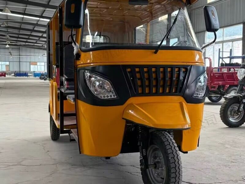 Passenger-Carrying Taxi Gasoline Powered Tricycle Tuk Tuk Taxi Petrol Motorcycle Gasoline Tricycles