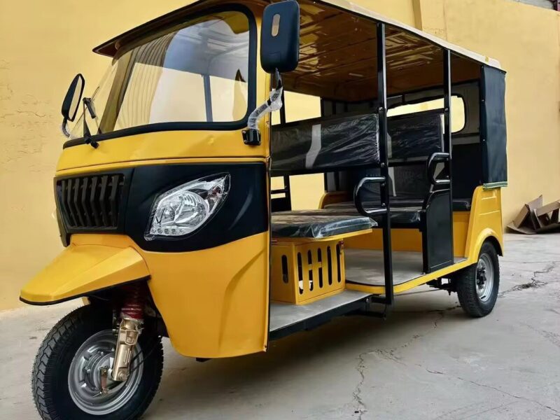 Passenger-Carrying Taxi Gasoline Powered Tricycle Tuk Tuk Taxi Petrol Motorcycle Gasoline Tricycles