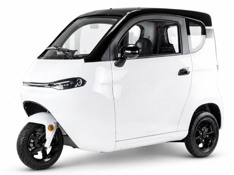 Spare Parts Electric Adult Closed Tricycle with Lithium Battery 2000W 72V 3 Passengers High Payload Capacity 45km/h 90km Range